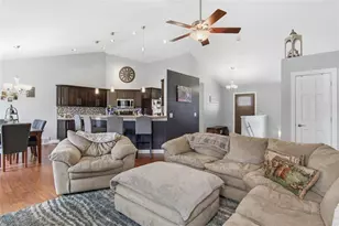 348 Monte Carlo Dr, Eau Claire, WI 54703 - Photo 4