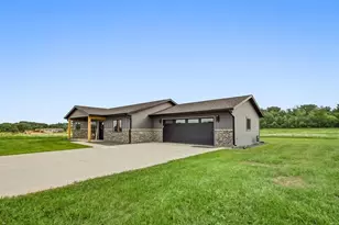 519 W Maple St, Thorp, WI 54771 - Photo 4