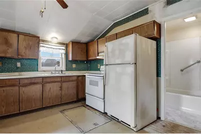 1127 E Madison Street, Eau Claire, WI 54703 - Photo 10