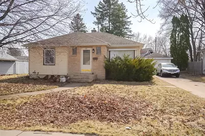 127 W Truman Avenue, Eau Claire, WI 54701 - Photo 1