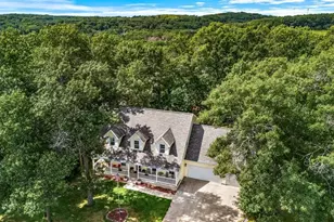 318 Paris Pl, Eau Claire, WI 54703 - Photo 10