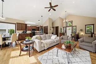 909 Thistle Ln, Eau Claire, WI 54703 - Photo 16