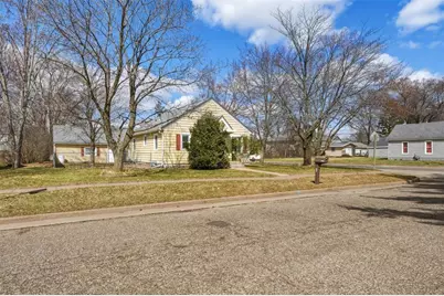 1104 Garfield Avenue, Altoona, WI 54720 - Photo 4