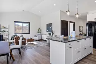 3329 Sunflower Ln, Eau Claire, WI 54703 - Photo 4