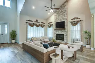 3746 Crest Ridge Ct, Eau Claire, WI 54701 - Photo 4