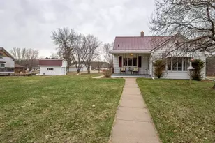 328 3rd Ave, Chippewa Falls, WI 54729 - Photo 2