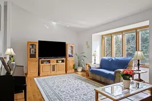 512 Windsor Forest Dr, Altoona, WI 54720 - Photo 8