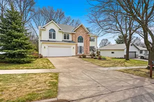 1011 Thompson Dr, Altoona, WI 54720 - Photo 2