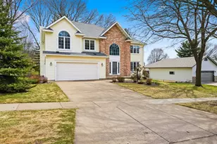 1011 Thompson Dr, Altoona, WI 54720 - Photo 1