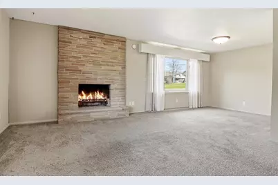 827 Park Ridge Drive, Eau Claire, WI 54703 - Photo 8