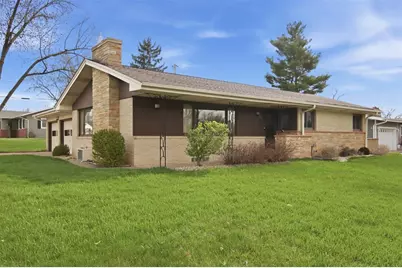 827 Park Ridge Drive, Eau Claire, WI 54703 - Photo 1