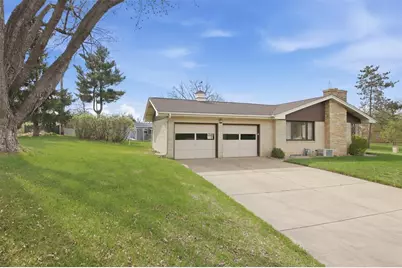 827 Park Ridge Drive, Eau Claire, WI 54703 - Photo 2