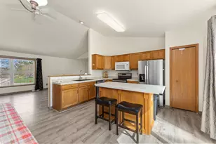 301 Lincolnwood Dr, Black River Falls, WI 54615 - Photo 8