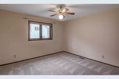 2804 W Princeton Avenue, Eau Claire, WI 54703 - Photo 22