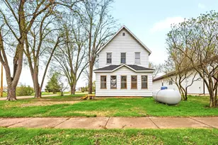 105 E Crumb St, Gilman, WI 54433 - Photo 2