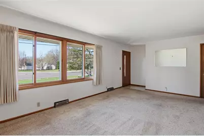 2824 Seymour Road, Eau Claire, WI 54703 - Photo 4