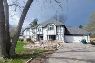 10953 Westview Ln, Mequon, WI 53092 - Photo 2