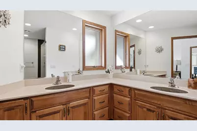 2530 E Princeton Avenue, Eau Claire, WI 54703 - Photo 24
