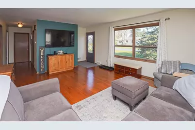 2551 Sunridge Street, Eau Claire, WI 54703 - Photo 2
