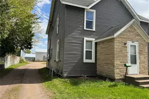 613-613 1/2 E Grand Ave, Chippewa Falls, WI 54729 - Photo 2