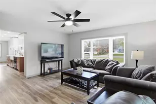 2210 Vine St, Eau Claire, WI 54703 - Photo 4