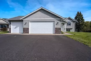 1305 Whistling Straits Ct, Altoona, WI 54720 - Photo 2
