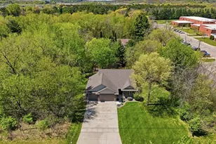 1904 Deblene Ln, Eau Claire, WI 54703 - Photo 4