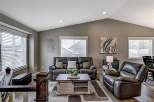 896 Glacier Dr, Altoona, WI 54720 - Photo 10