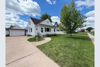 927 Gilbert Street, Eau Claire, WI 54703 - Photo 2