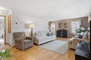 321 Margaret St, Eau Claire, WI 54701 - Photo 2