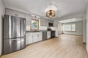 1021 Essex St, Eau Claire, WI 54703 - Photo 12