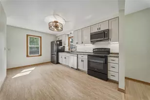 1021 Essex St, Eau Claire, WI 54703 - Photo 10