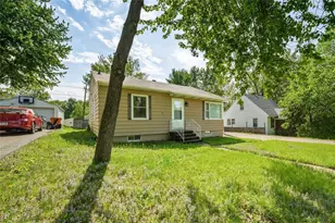 1021 Essex St, Eau Claire, WI 54703 - Photo 2