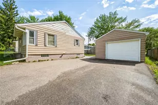 1021 Essex St, Eau Claire, WI 54703 - Photo 8