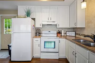 912 Kewin St, Altoona, WI 54720 - Photo 6