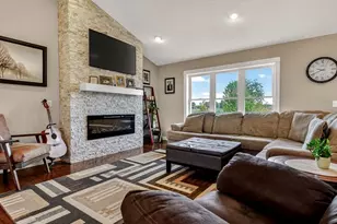 695 Autumn Dr, Altoona, WI 54720 - Photo 14