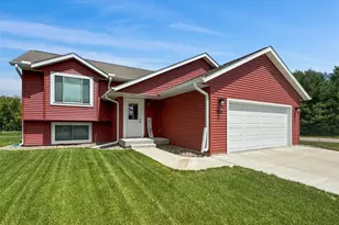 1628 Hazeltine Dr, Eau Claire, WI 54703 - Photo 2