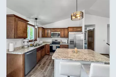 1628 Hazeltine Drive, Eau Claire, WI 54703 - Photo 8