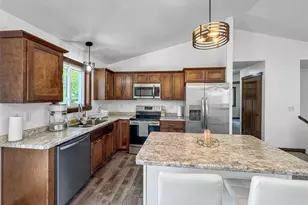 1628 Hazeltine Dr, Eau Claire, WI 54703 - Photo 8