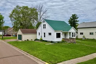221 S Division St, Loyal, WI 54446 - Photo 32