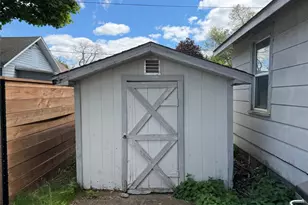 2423 6th St, Eau Claire, WI 54703 - Photo 16