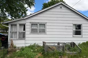 2423 6th St, Eau Claire, WI 54703 - Photo 2