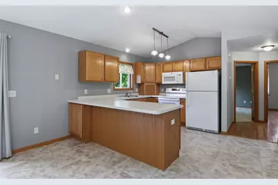 2910 W Frank Street, Eau Claire, WI 54703 - Photo 8