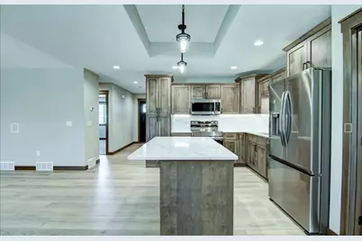 705 Sequoia Drive, Altoona, WI 54720 - Photo 4