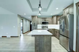 705 Sequoia Dr, Altoona, WI 54720 - Photo 4