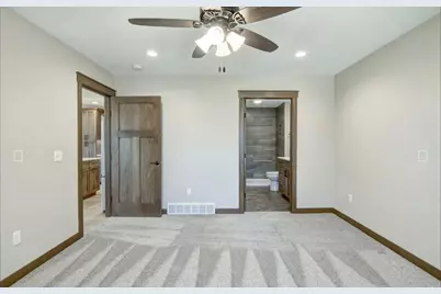 705 Sequoia Drive, Altoona, WI 54720 - Photo 10