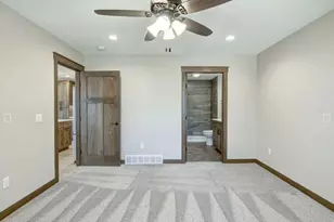 705 Sequoia Dr, Altoona, WI 54720 - Photo 10