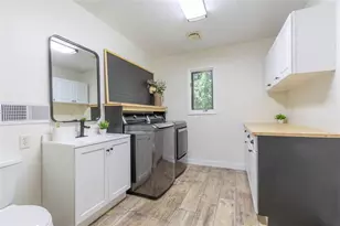 2204 Hillside Dr, Eau Claire, WI 54703 - Photo 12