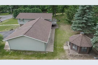 2204 Hillside Drive, Eau Claire, WI 54703 - Photo 40