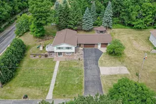 2204 Hillside Dr, Eau Claire, WI 54703 - Photo 2